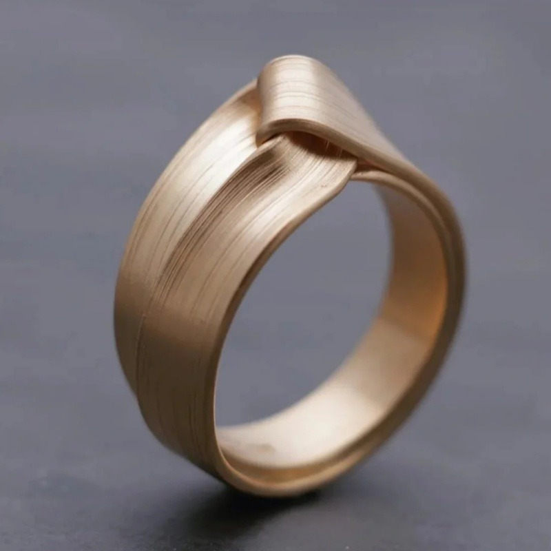Geometric Twisted Band Ring Modern Polished Golden Finish